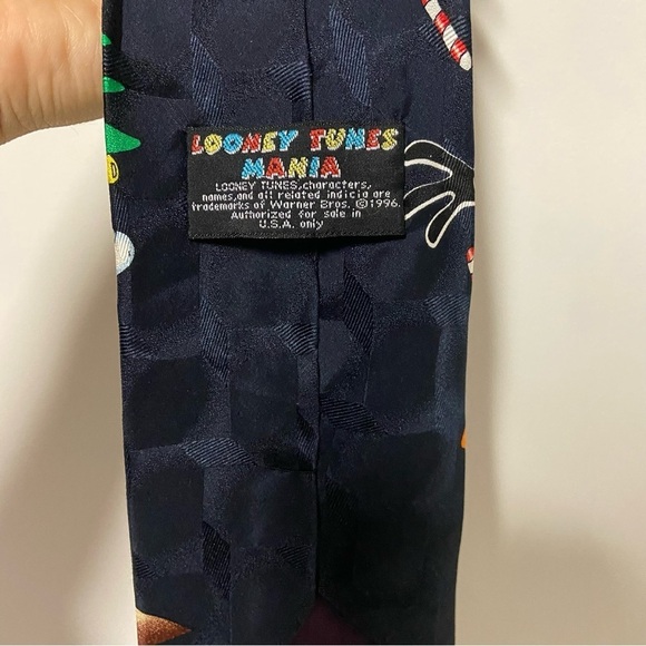 LOONEY TUNES Christmas Warner Tie Silk Bugs Daffy - Picture 2 of 6